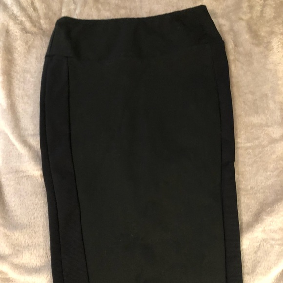 Black midi skirt - Picture 1 of 2